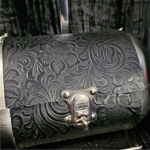 Geranium Letter-Metal Bullet Clutch